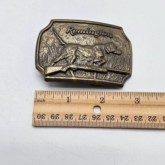 Remington Brass Belt Buckle Hunting Dog Design Hunting Collectible 3 Inches Wide - Picture 3 of 6